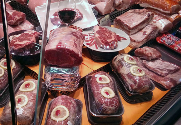 Embutidos y carnes ArteCarne en exibición